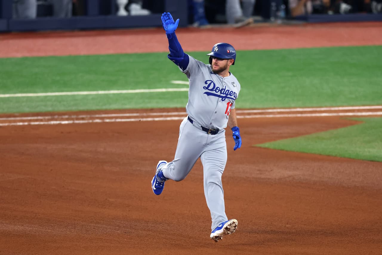 Max Muncy pegó home run sencillo en la séptima entrada.