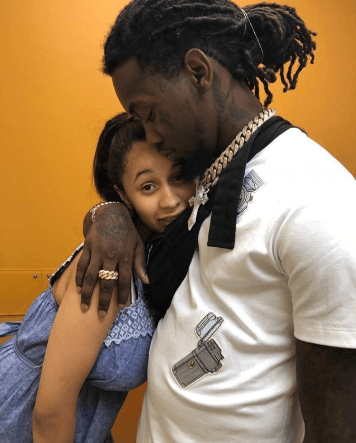 Sin embargo, un par de semanas después, el 21 de diciembre, Cardi B y Offset 
<b><a href="https://www.univision.com/entretenimiento/de-nuevo-juntos-captan-felices-a-cardi-b-y-offset-de-paseo-en-puerto-rico" target="_blank">fueron vistos abrazados</a></b> en una playa de Puerto Rico, donde la cantante se presentó como parte del Electric Holiday Festival.