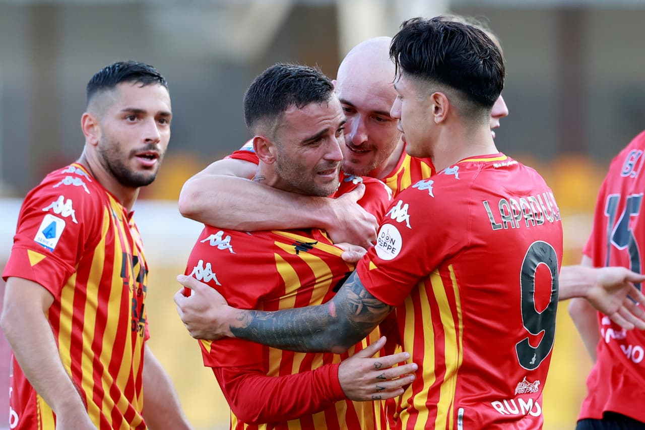 Benevento y Napoli se midieron pero los de San Paolo se llevan la victoria 2-1. Los hermanos Insigne brillaron y cada uno anotó para su equipo, pero el gol de la diferencia lo hace Andrea Petarga al minuto 67. El mexicano Hirving Lozano tuvo 58 minutos en la cancha durante la sexta jornada de la Serie A.