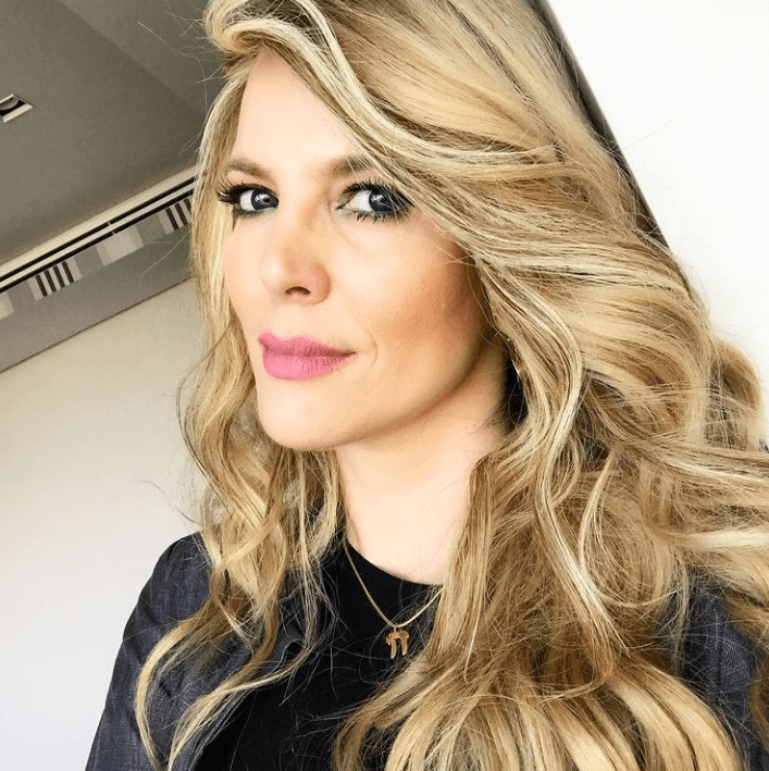 Maritza Rodríguez también hizo un cambio radical de look, ahora usa pelucas y su ropa es más sobria que la que solía usar cuando era actriz.