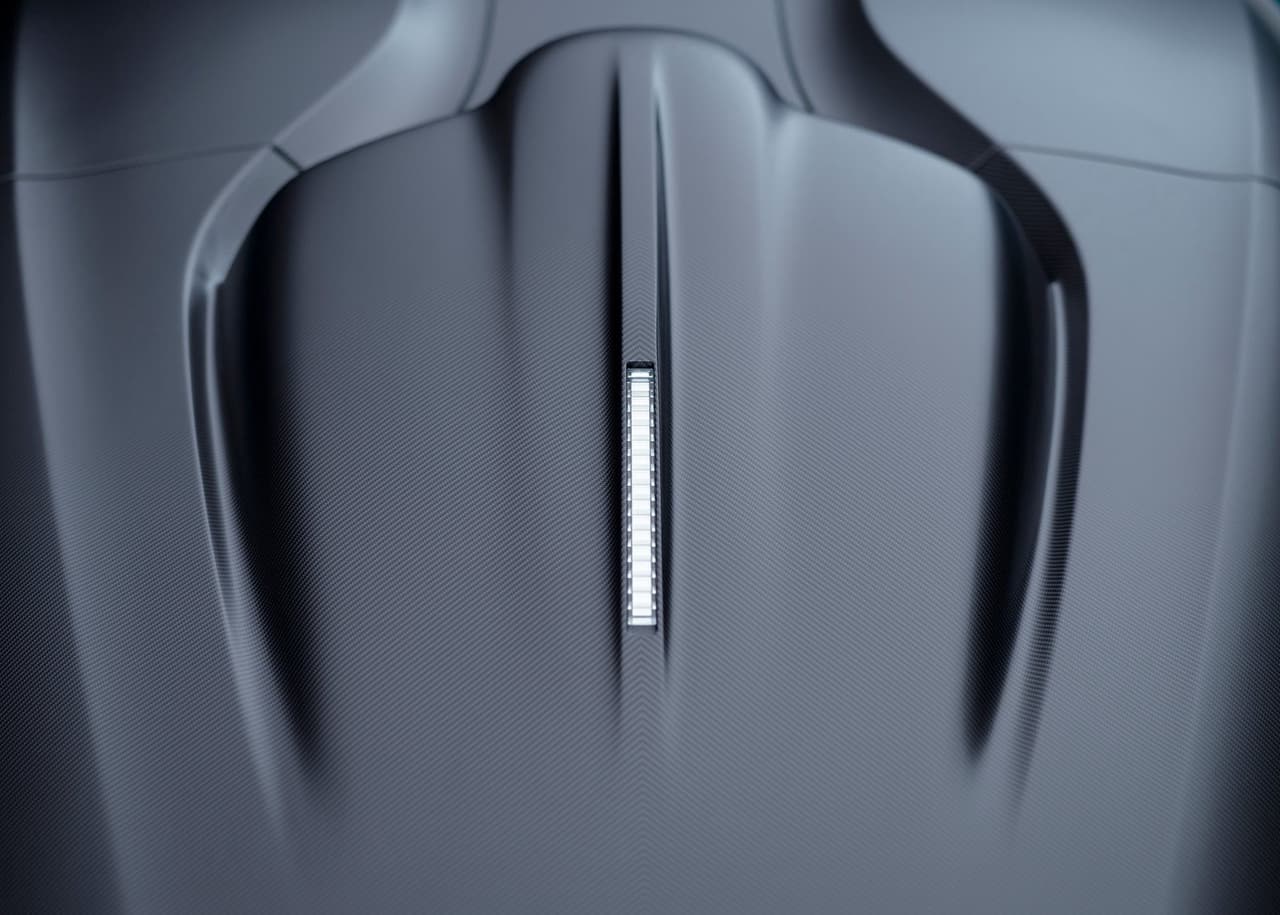 El nuevo superdeportivo usa un chasis de carbono, un sistema de suspensión inspirado en los autos de Fórmula 1 y amortiguadores adaptativos que tienen configuraciones para las pistas.