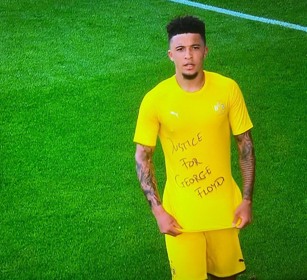 El goleador inglés anotó para el Dortmund y pidió justicio por el asesinato racial del estadounidense George Floyd.