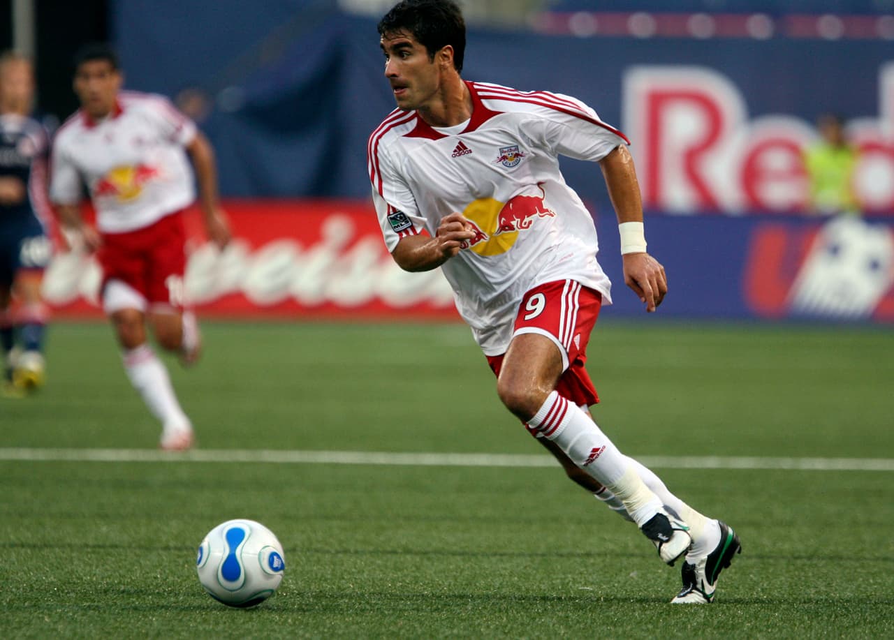 Uno de los primeros en seguir a Beckham a la MLS como Jugador Franquicia, el colombiano Juan Pablo Ángel brilló en Nueva York con los Red Bulls por cuatro años, llevándolos a su única participación en una final de la MLS en 2008.