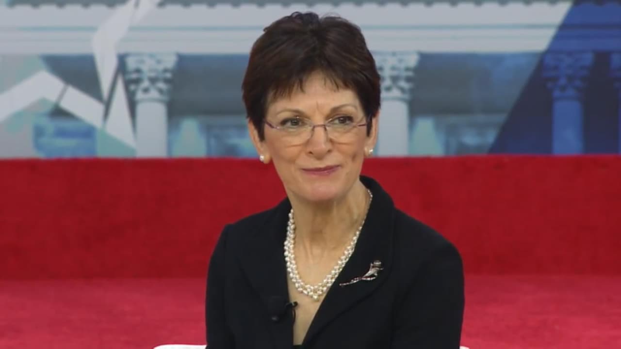 La analista política conservadora y escritora Mona Charen denunció la "hipocresía" de algunos de sus pares frente a Donald Trump durante la cumbre política Conferencia de Acción Política Conservadora. Esta fue la reacción de los que estaban presentes.