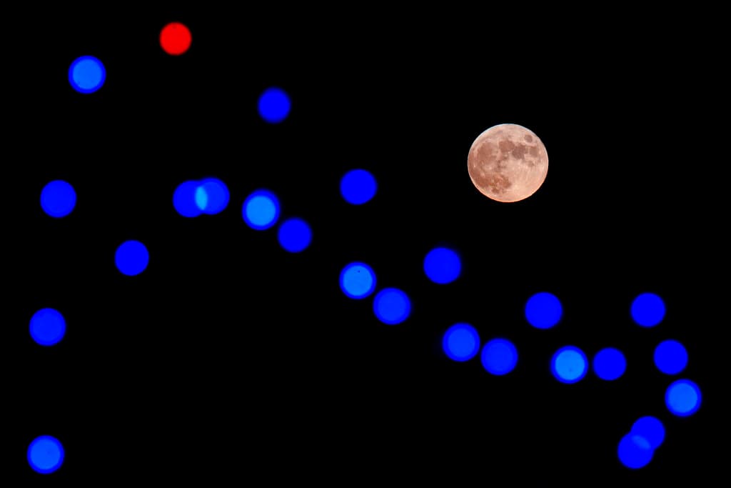 Cada luna llena tiene un nombre tradicional generalmente vinculado al mes en que se da. Así se le vio la noche de este domingo en Nashville, Tennesse.
<b>Mira también:</b>
<a href="https://www.univision.com/noticias/ciencia/por-que-volvemos-luna-the-conversation">¿Por qué volvemos a la Luna?</a>