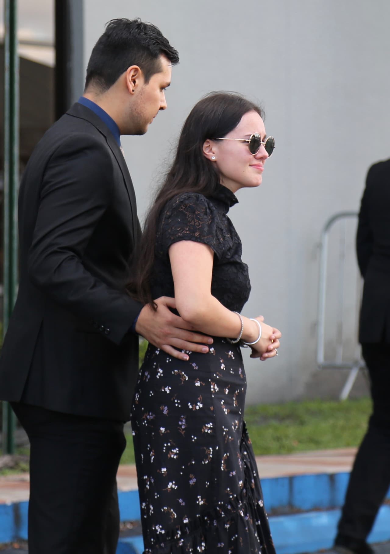 En su relato, Mayer reiteró que su viaje a esa ciudad tuvo como objetivo lograr 
<b><a href="https://www.univision.com/shows/despierta-america/sergio-mayer-estaria-dispuesto-a-renunciar-carlos-calderon-conto-lo-que-charlaron-antes-de-regresar-a-mexico-video" target="_blank">una mejor negociación</a></b> para que
<b> </b>los restos de José José pudieran llegar a México y se le realizara un homenaje. Para hacerlo, dijo, 
<b><a href="https://www.univision.com/shows/el-gordo-y-la-flaca/sergio-mayer-sale-en-defensa-de-la-hija-menor-de-jose-jose-al-decir-que-no-es-correcto-que-la-pongan-como-la-mala-video" target="_blank">se reunió con Sarita Sosa</a></b> (foto) y su madre, Sara Salazar. 
<br>