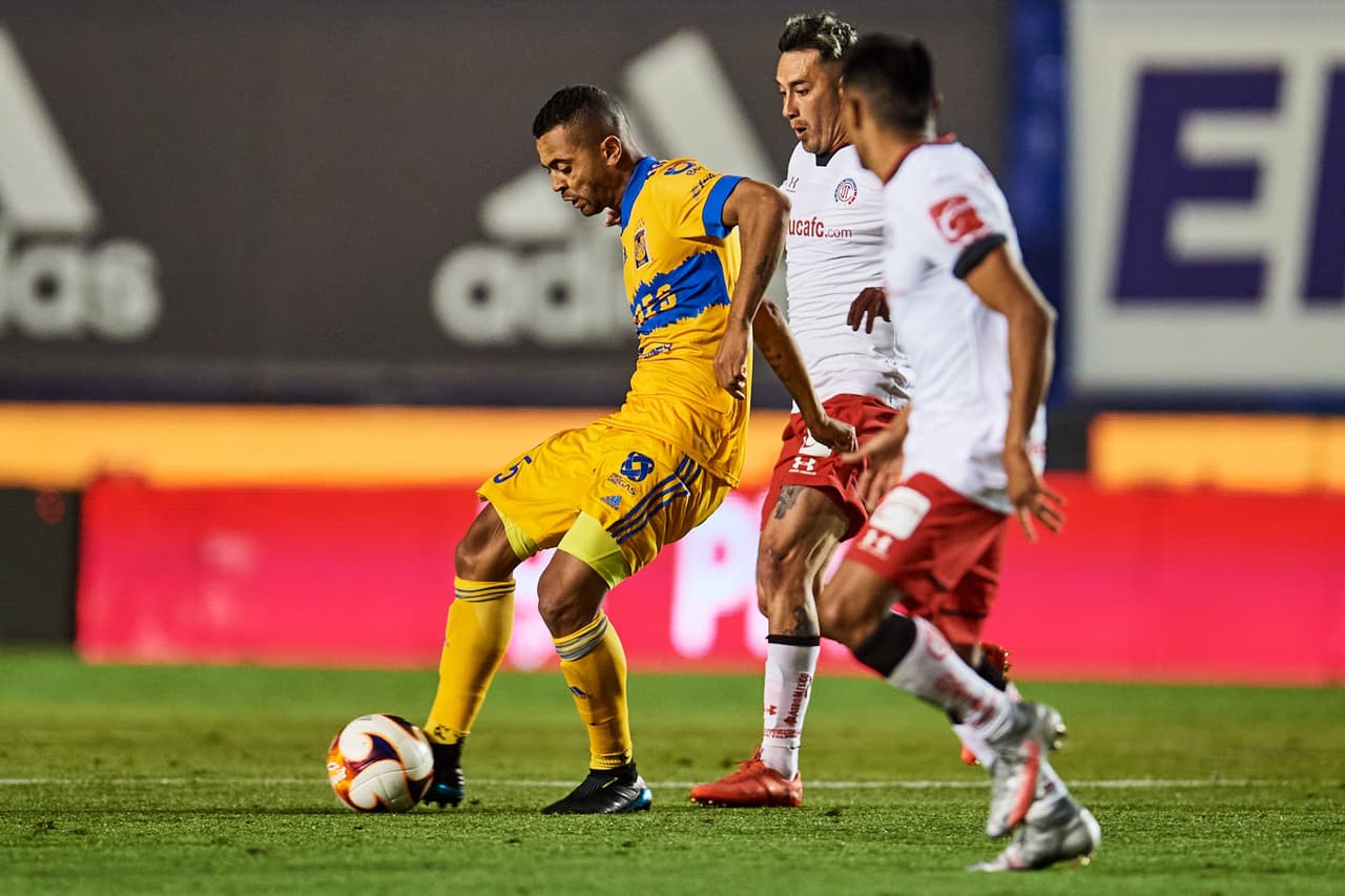 El goledor del torneo Alexis Canelo se encarga de anotar el gol que la da la victoria a Toluca 0-1 sobre Tigres. Los regios han conseguido cuatro de los últimos 12 puntos y los Diablos se suben a la segunda posición de la tabla de manera momentánea.