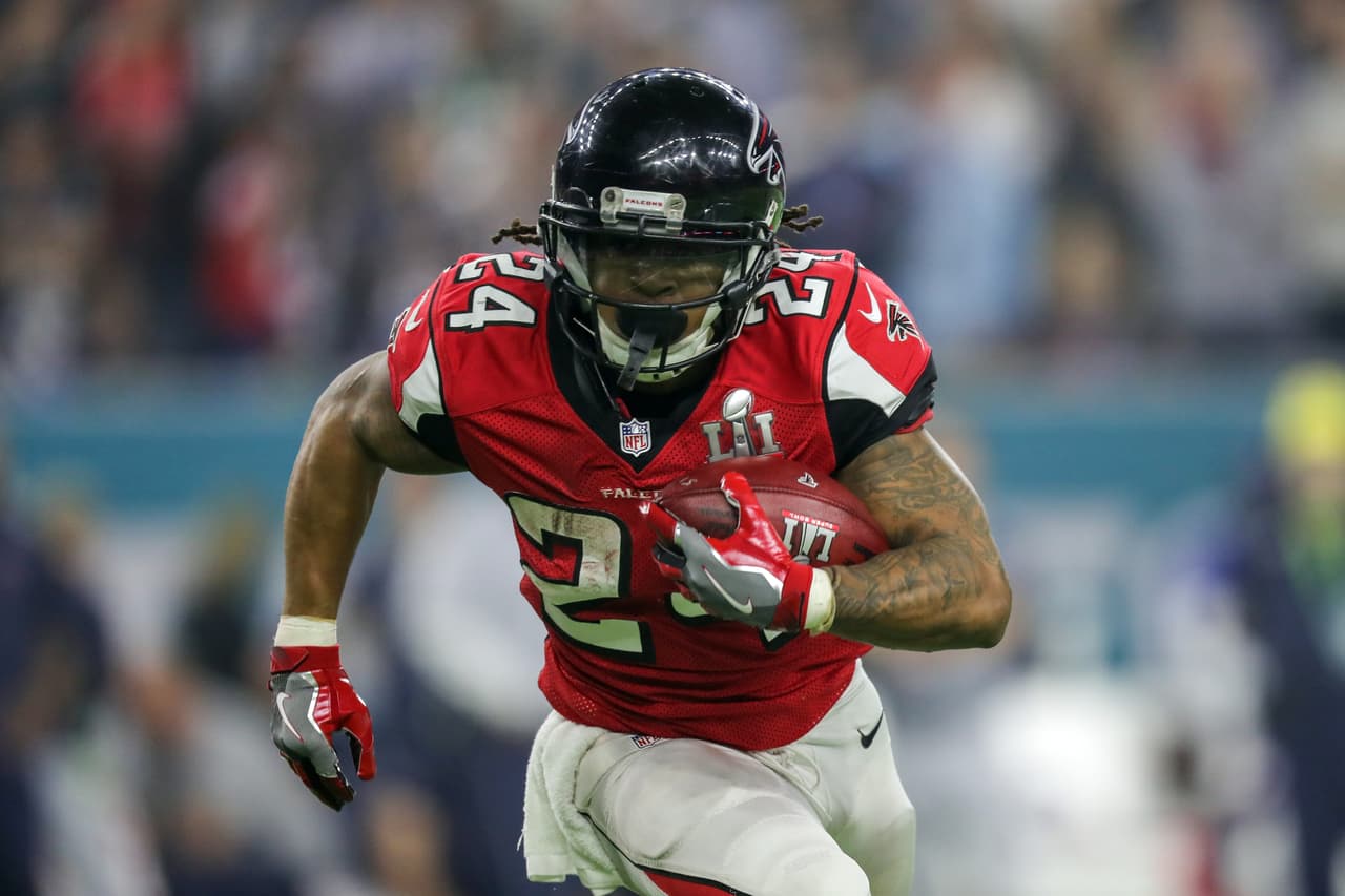 Atlanta Falcons running back Devonta Freeman (24) runs the ball during the NFL Super Bowl LI football game against the New England Patriots at NRG Stadium on Sunday, February 5, 2017 in Houston, TX. (Ben Liebenberg via AP)