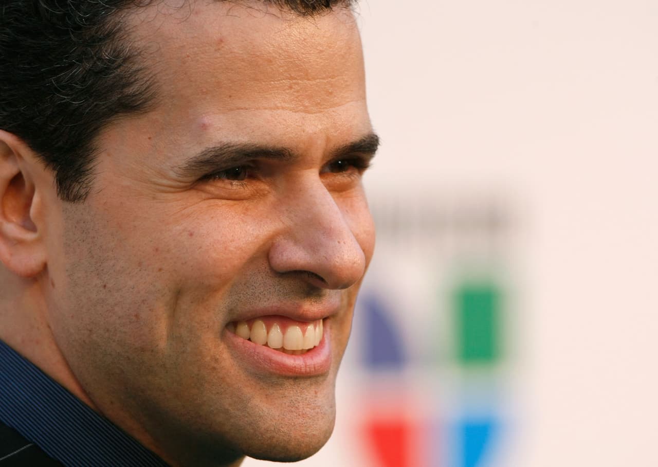 "Por lo pronto no puedo dejarlo que juegue y corra, pues el tendón se puede desgarrar más y no sabemos si el corazón resista una cirugía. Lo que más me duele es tenerlo inactivo. Yo quisiera que jugara, corriera y caminara para que 
<b>disfrute el tiempo</b> que le quede de vida, sean años o meses", aseguró.