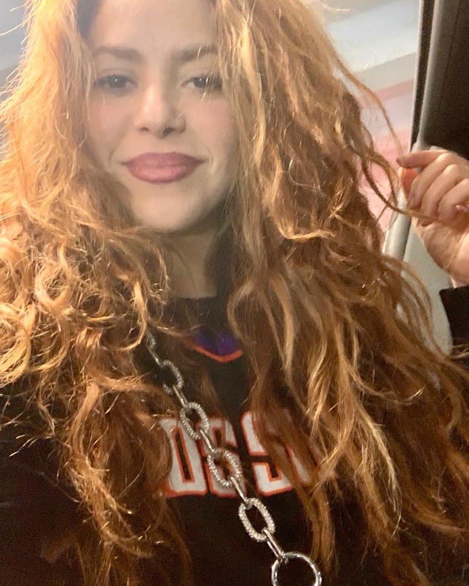 Quien conquistó el escenario del Super Bowl 2020 al lado de Jennifer López en febrero pasado, ha sido la única sudamericana en ubicarse en el primer puesto de la lista musical de Billboard de Estados Unidos, lo hizo con 'Hips Don't Lie'.