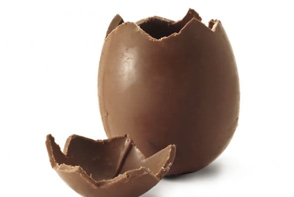 Una vez que sequen las dos partes, introduce el relleno que prefieras, y séllalas con chocolate derretido.