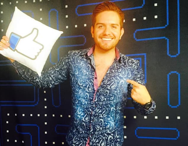 El Dasa hasta aprovechó para pedir a sus fans a que le dieran un 'like' a su nueva canción.