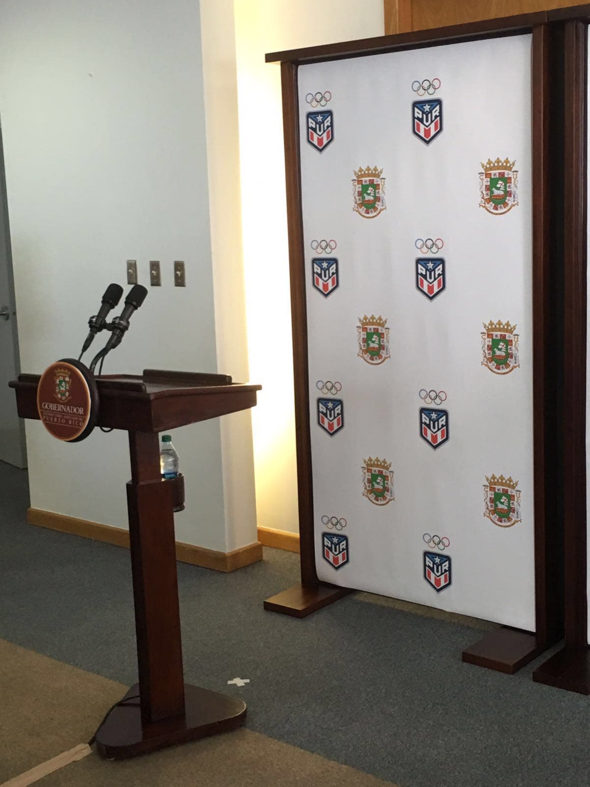 En espera de Mónica Puig a su llegada a Puerto Rico tras ganar medalla de oro.