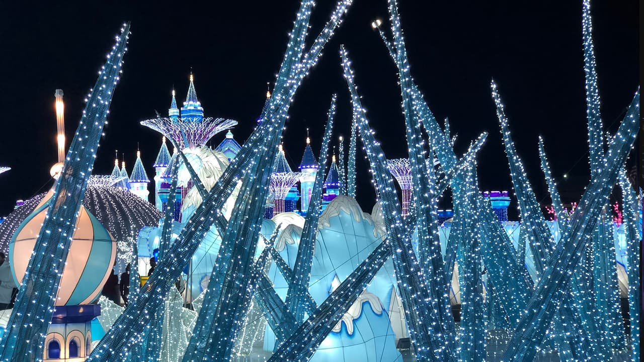 Esculturas de hielo son representadas para hacerte sentir en el Polo Norte.