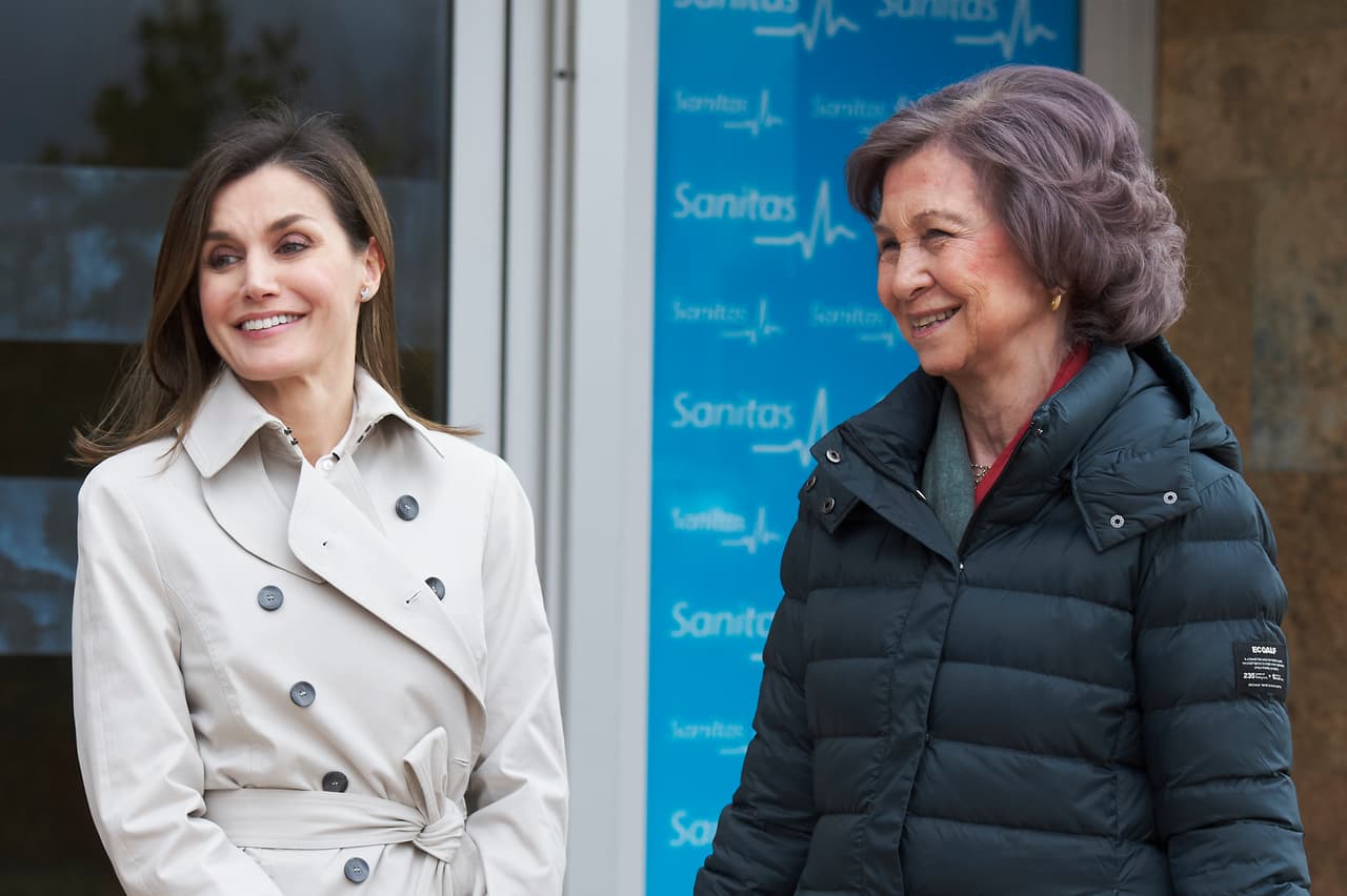 Según el parte médico emitido por el centro hospitalario, la operación realizada el sábado 7 de abril por la mañana(hora local de España), duró 90 minutos y fue exitosa. Doña Sofía, nacida en Grecia, ha estado casada con don Juan Carlos desde 1962.