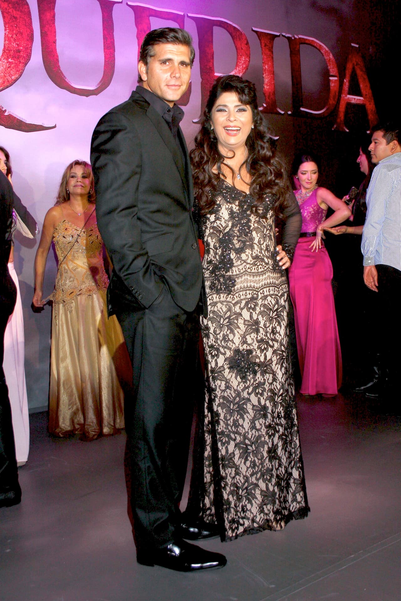 Aunque la historia gustó, la pareja central no fue lo que esperaban, pues para algunos fanáticos de 
<b><a href="http://www.univision.com/temas/victoria-ruffo">Victoria Ruffo</a></b>, él "no estuvo a la altura" de la primera actriz.