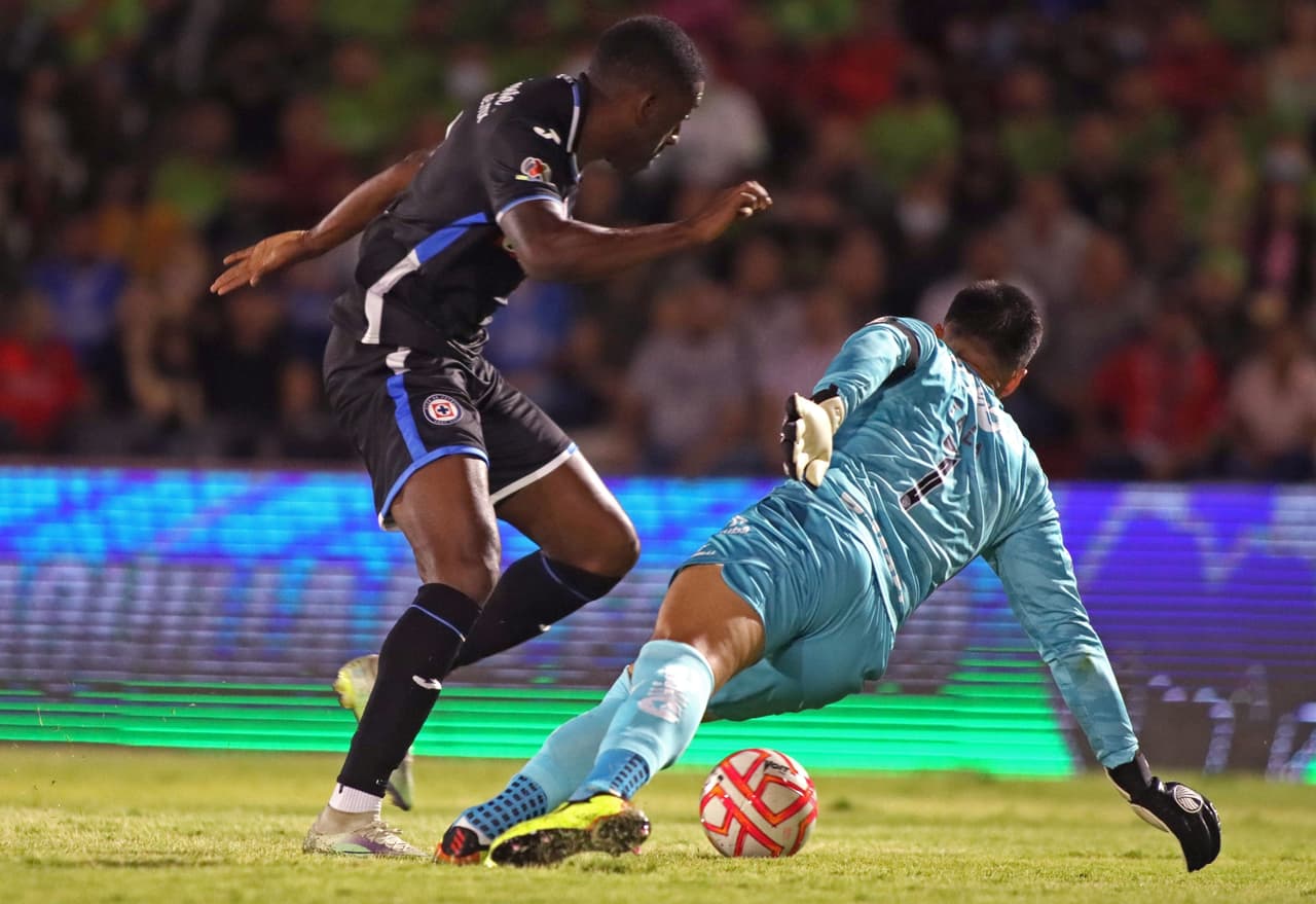 FC Juárez le sacó el empate a Cruz Azul de forma dramática con dos goles en los últimos 10 minutos del partido para meterse a zona de repechaje y hundir a La Máquina al lugar 14.