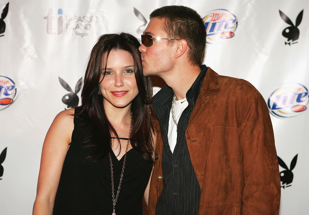 A pesar de la incómoda situación que estaban viviendo, tuvieron que seguir trabajando juntos a diario y pretender que eran una pareja.