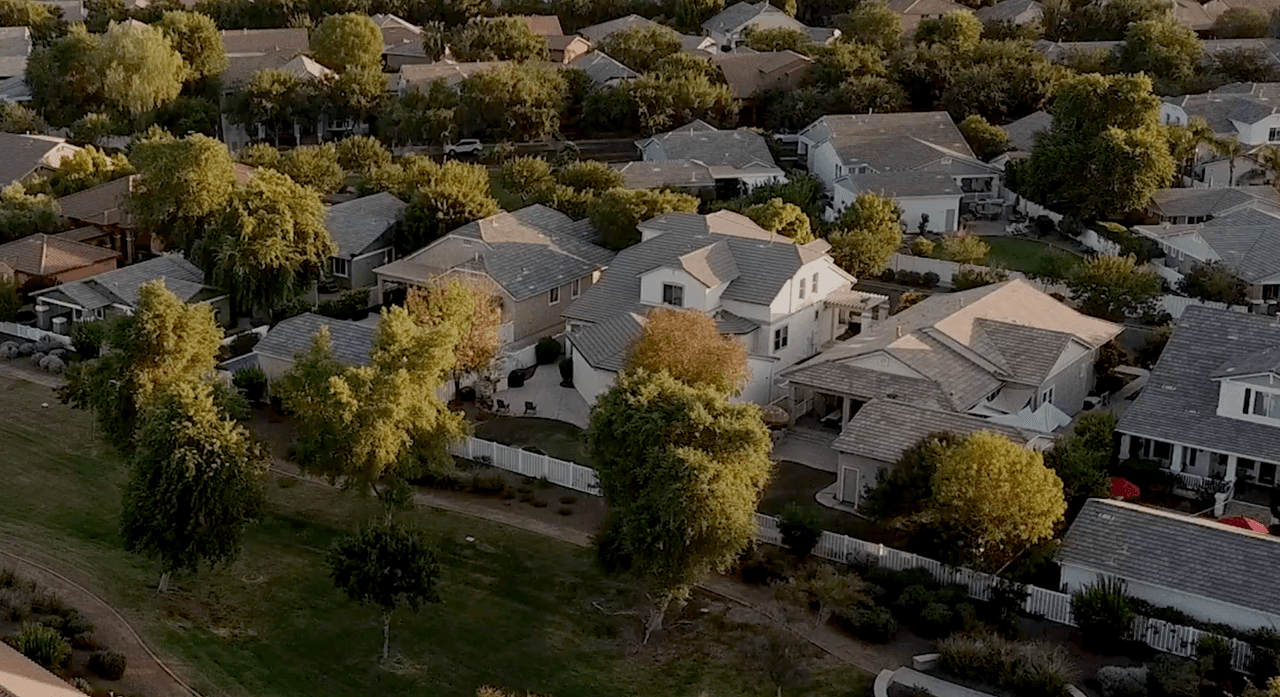 Disminuyen las ventas de casas en Texas, pero aumenta el precio promedio a $310,000