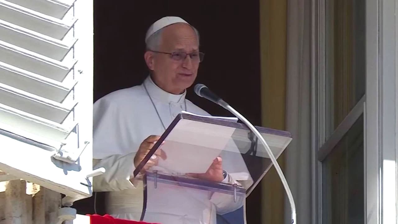 El papa León XIV mejora tras cirugía por cáncer de pulmón, fieles en Dallas rezan por él