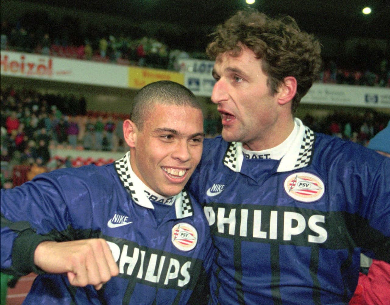 Ronaldo. Debutó en Cruzeiro a los 16 años y después del Mundial de 1994 cruzó el atlántico para jugar en el PSV donde consiguió marcar 42 goles en 46 partidos.