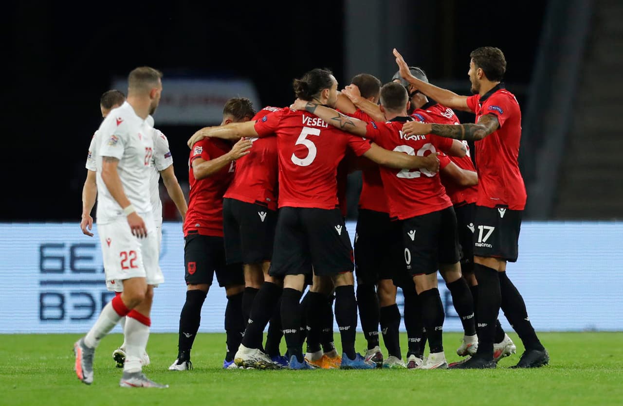 Bielorrusia 0-2 Albania | Cikalleshi (23’) y Keidi Bare (78’) marcaron los goles que le dan sus primeros tres puntos a la selección de Albania.