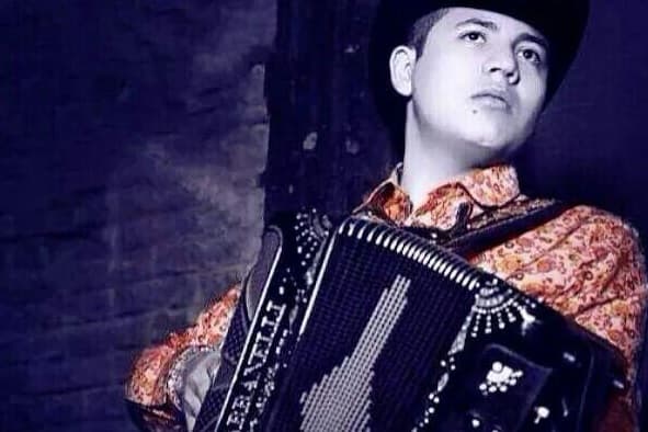 Remmy llega ahora con tololoche 