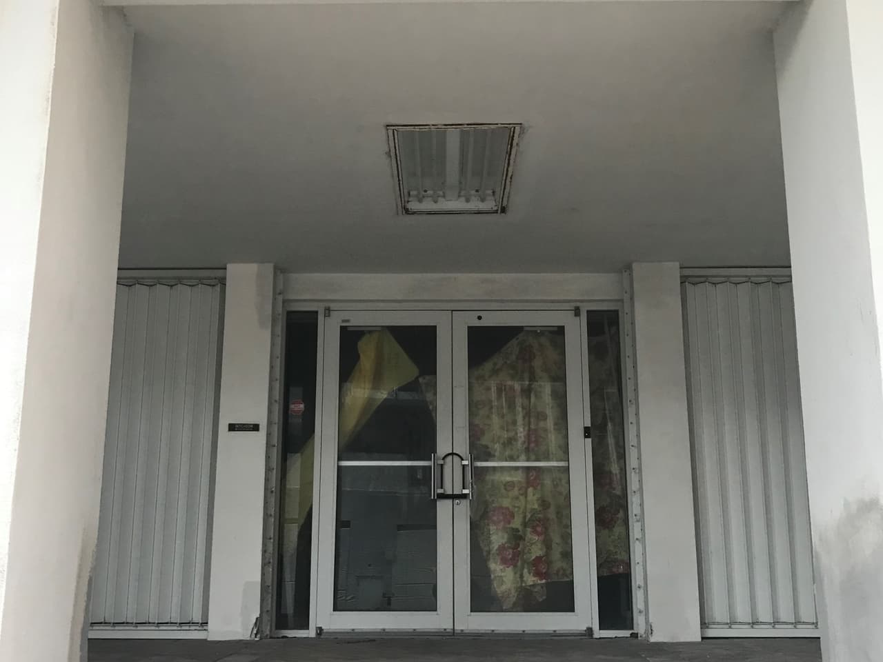 Edificio en Surfside donde se encuentra el apartamento que vendió el fiscal Alejandro Gertz Manero en 2015.