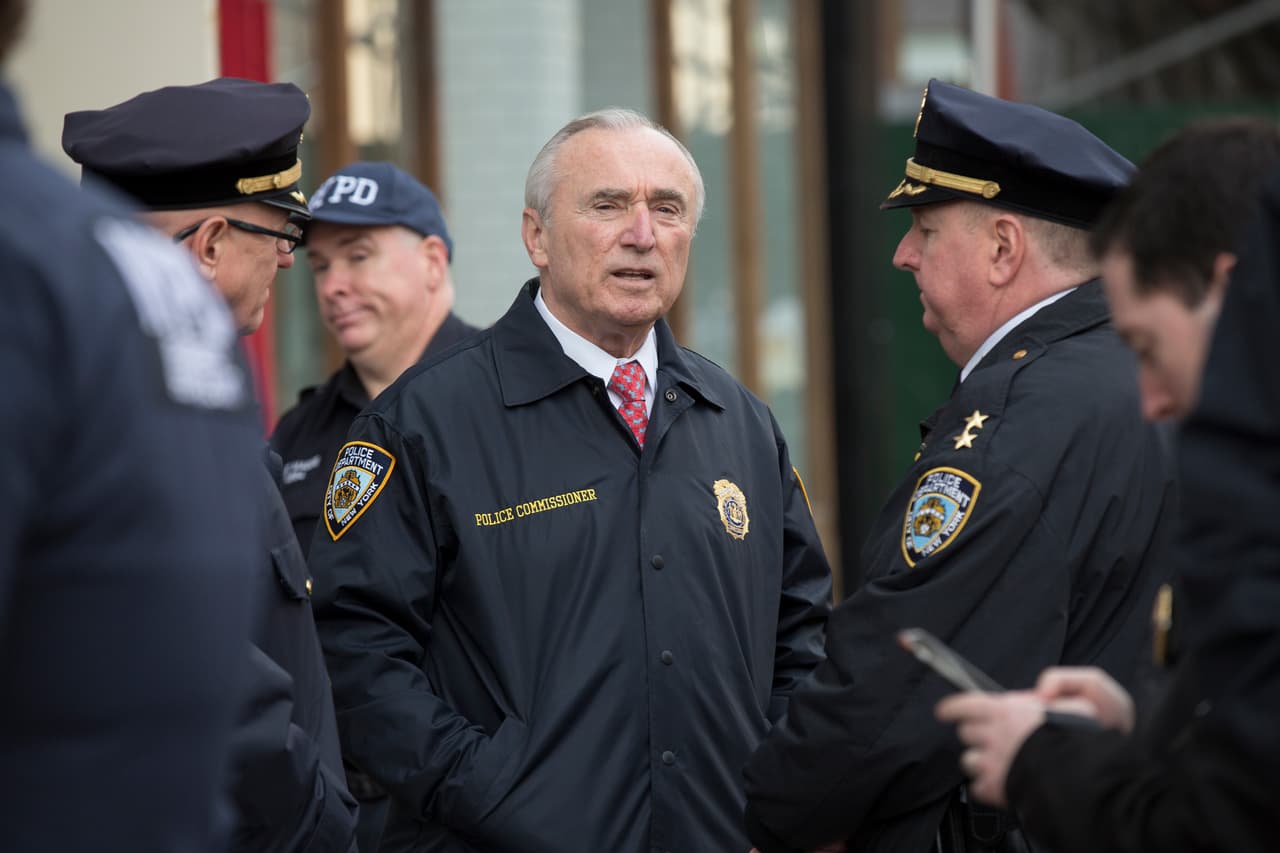 El controvertido legado racial que dejará el comisionado de policía de Nueva York