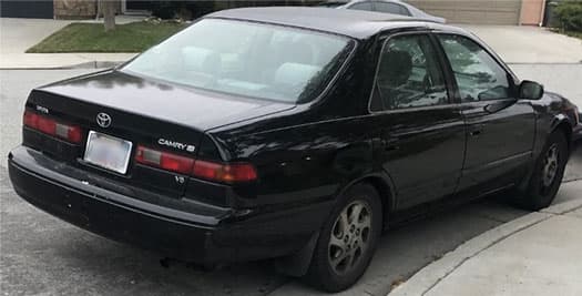 De acuerdo con la Policía el sospechoso manejaba un Toyota Camry color negro.