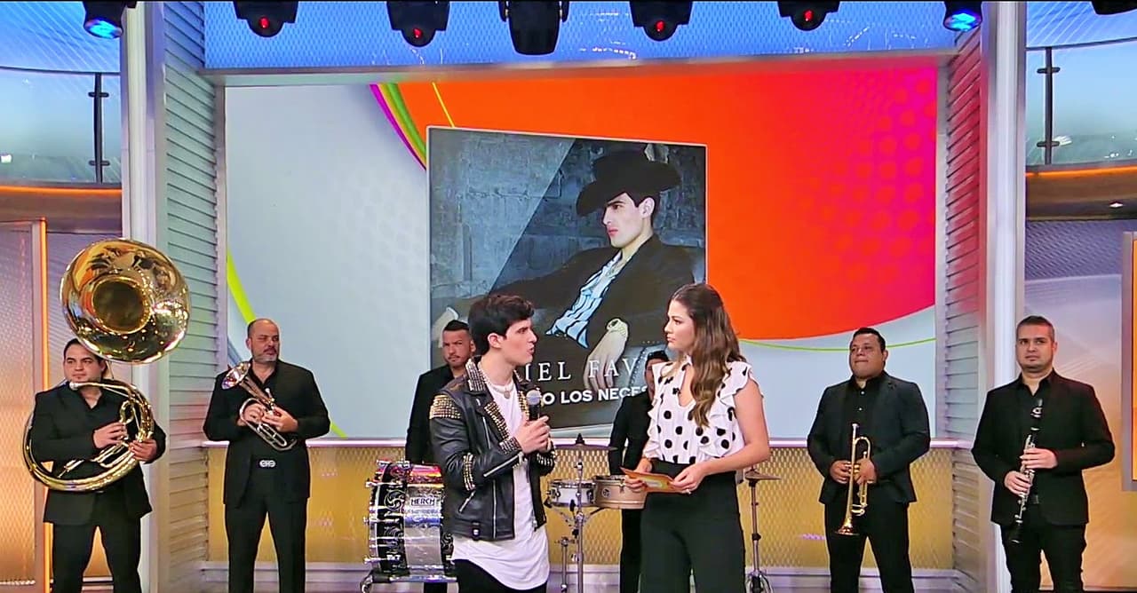 El cantante grupero confesó que ha sido víctima de este tipo de acoso en redes sociales: “Últimamente cuando no me llueve, me llovizna, ustedes ya lo saben, así que he aprendido muchísimo a valorarme a mí como persona, uno se tiene que aprender a querer, a amar y a respetarse a uno mismo”.
<br>