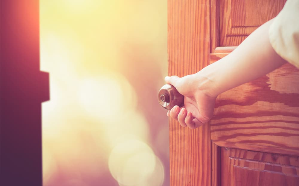 Ahora todo está cambiando favorablemente, ya que lo ves todo con más claridad. Durante los primeros días de julio encontrarás soluciones, puertas que se abren. Como si tuvieras una llave que abre todo.