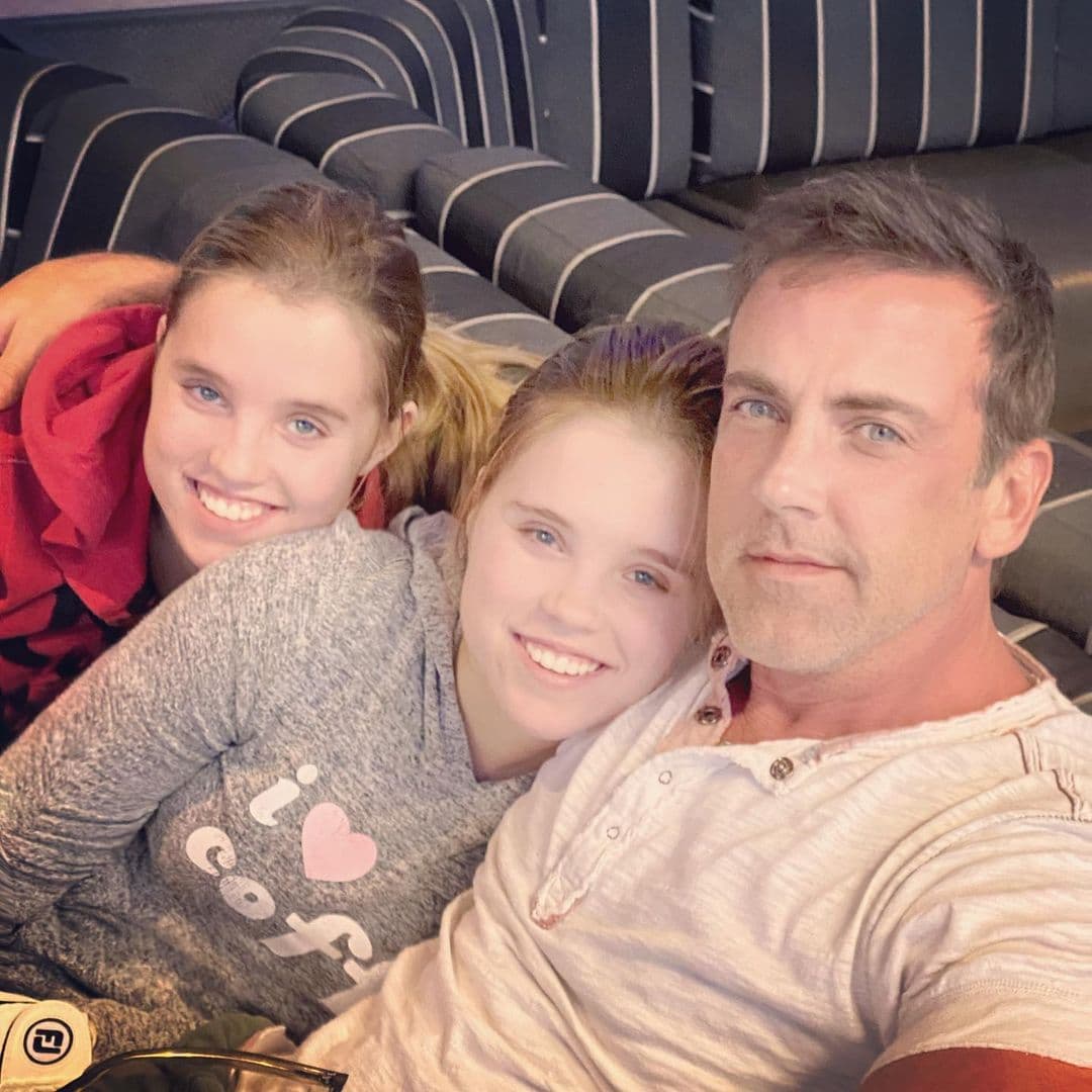 <b>Carlos Ponce </b>
<br>En más de una oportunidad, el intérprete de ‘Santa diabla’ ha presumido a sus cuatro retoños (Giancarlo, Sebastián y las gemelas Savannah y Silvana) con sus seguidores en Instagram.