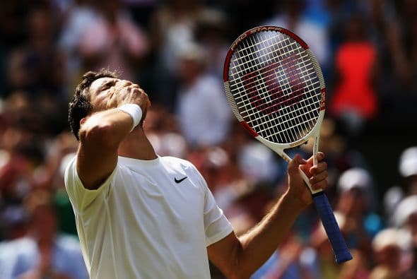 Andy Murray de Gran Bretaña durante un partido en cuartos de final en el Campeonato de Wimbledon.