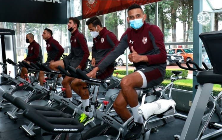 Toluca con sus nuevas adquisiciones y entrenando ‘en el infierno’ y también jugando partido de preparción contra los Bravos de Juarez.