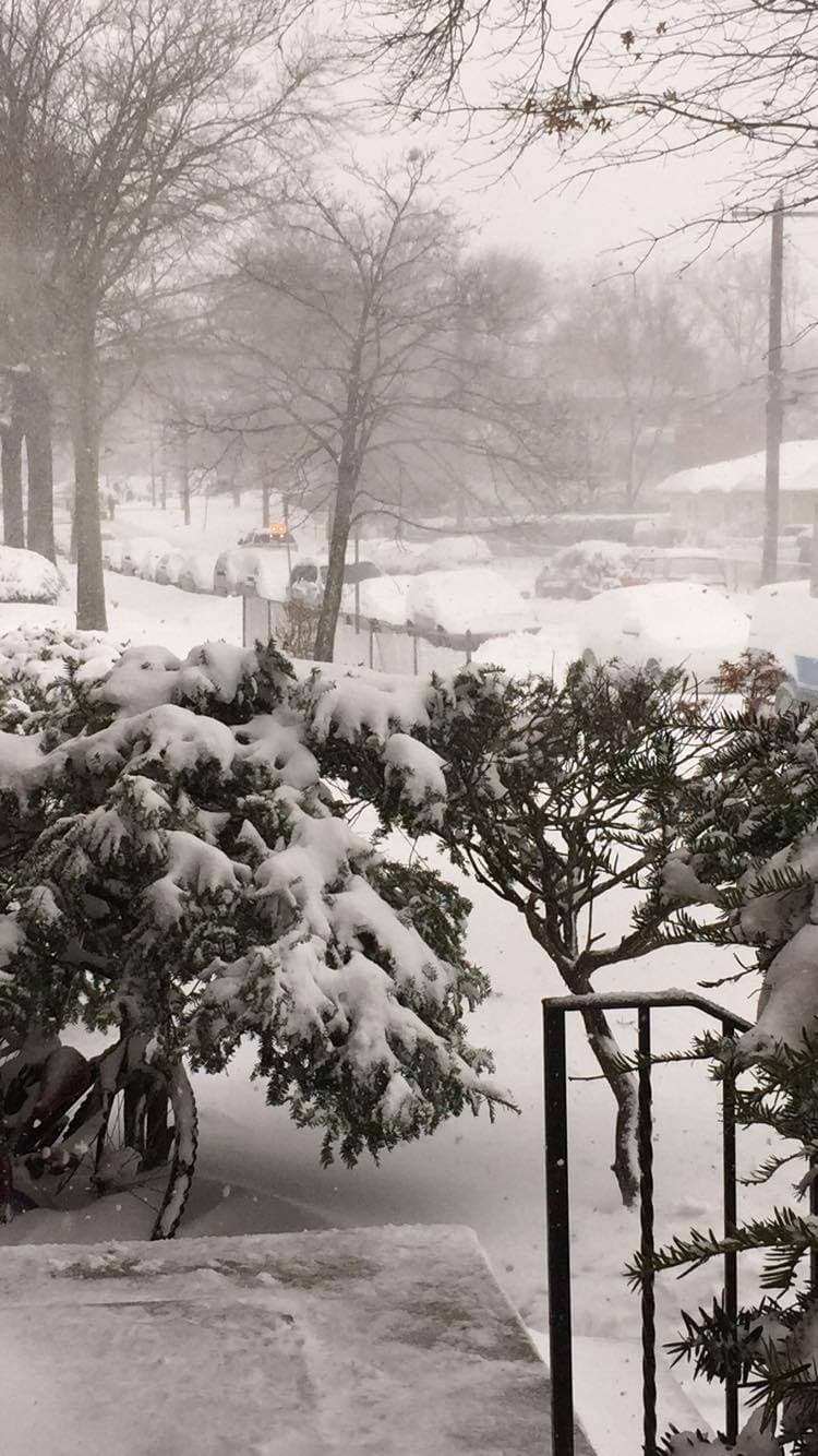 La salvadoreña Sara Rodríguez fue una de las que pudo quedarse en su casa en Long Island por el paso de la tormenta invernal en el área de Nueva York.