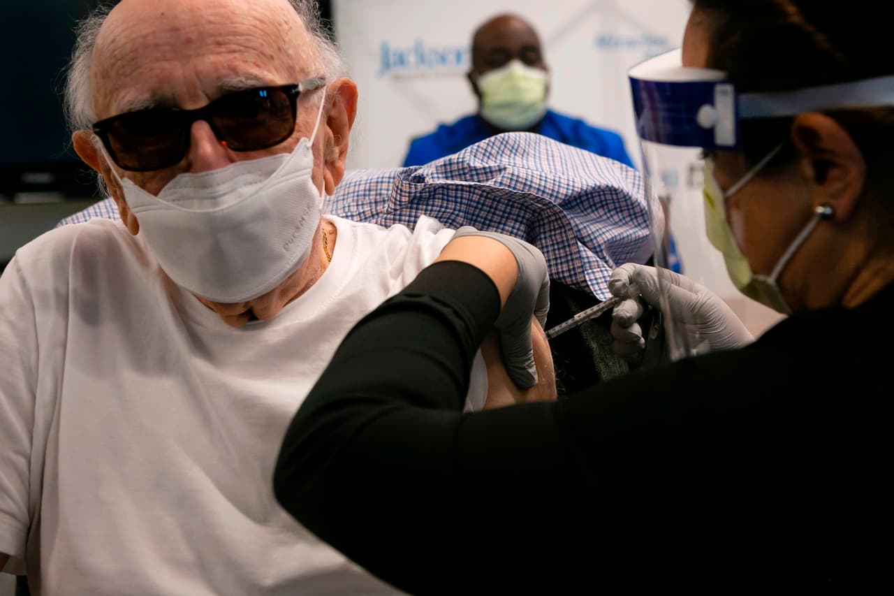 <a href="https://twitter.com/MayorDaniella/status/1382462730649669633" target="_blank">De acuerdo con Levine Cava</a>, este 1,000,000 de personas incluye al 77% de los adultos mayores de 65 años en Miami-Dade.