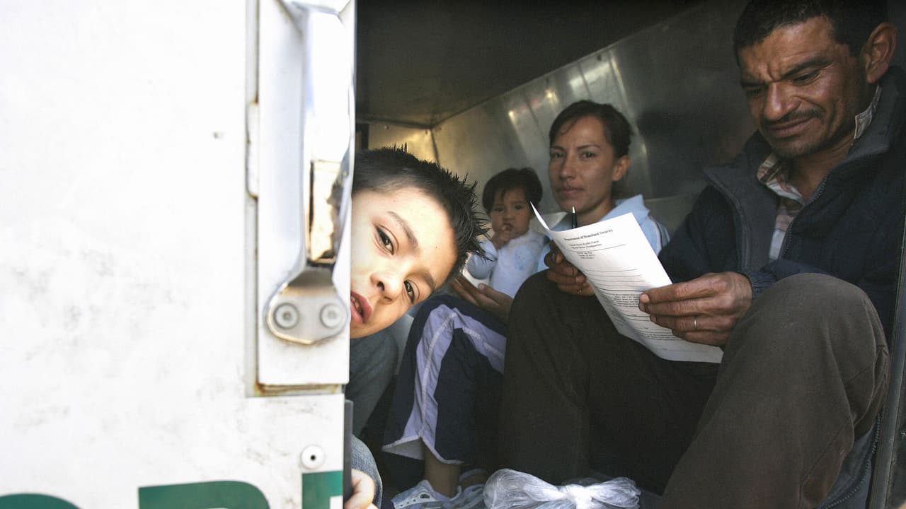 Líder demócrata del Senado presentó plan para que migrantes tengan acceso a un abogado