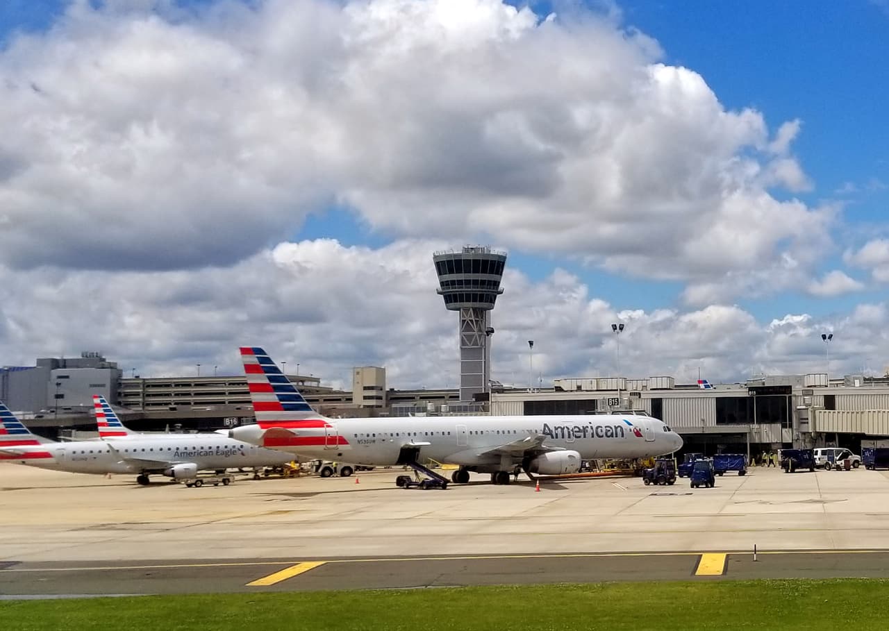 "Parecía que el avión estaba en caída libre": Turbulencias dejan 10 heridos en vuelo a Philadelphia
