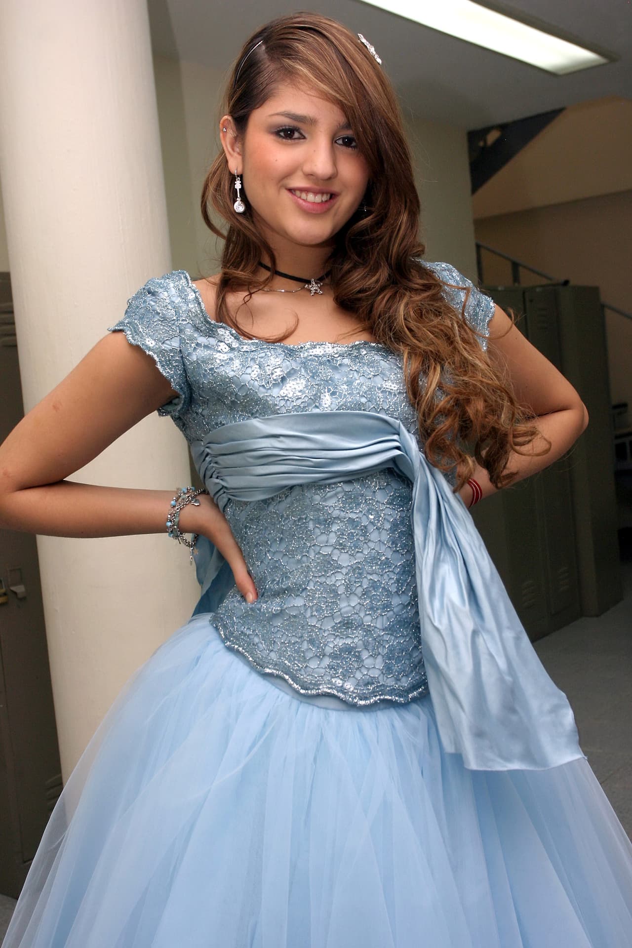 <b><a href="https://www.univision.com/shows/el-gordo-y-la-flaca/eiza-gonzalez-alborota-a-sus-fans-con-una-foto-en-bikini-y-una-indirecta-y-tu-mama-tambien-video">"Estás en una carrera donde te están comparando, que si no era güera, de ojos claros</a></b> y siempre hay un pero, eso es muy difícil", reveló.