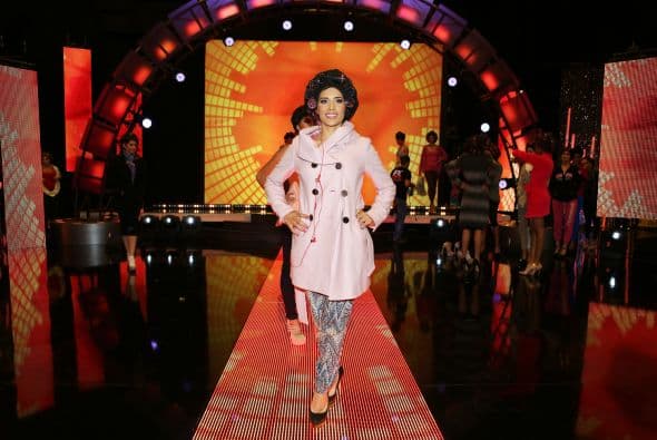 En este segundo 'show' conoceríamos al segundo grupo que iría a la mansión, pero antes de que iniciara la gala, los nervios y estrés en los ensayos, los atuendos raros y sexys, y las primeras seis elegidas invitadas como público fueron los ricos ingredientes del 'backstage'. Mira todo lo que hicieron las chicas antes de salir al escenario.