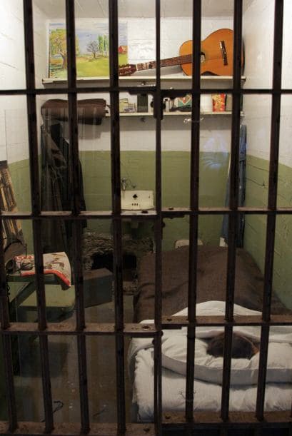 Para saber más sobre la fuga se recomienda ver la película La fuga de Alcatraz (Escape from Alcatraz, en su idioma original), la cinta de 1979 dirigida por Don Siegel y protagonizada por Clint Eastwood, donde se narran estos acontecimientos.