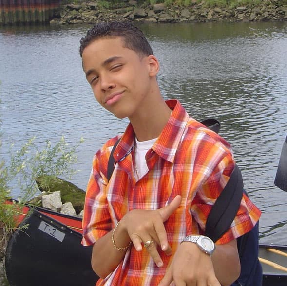 ¿Qué tal esta foto cuando era un adolescente, que compartió durante un #ThrowbackThursday?