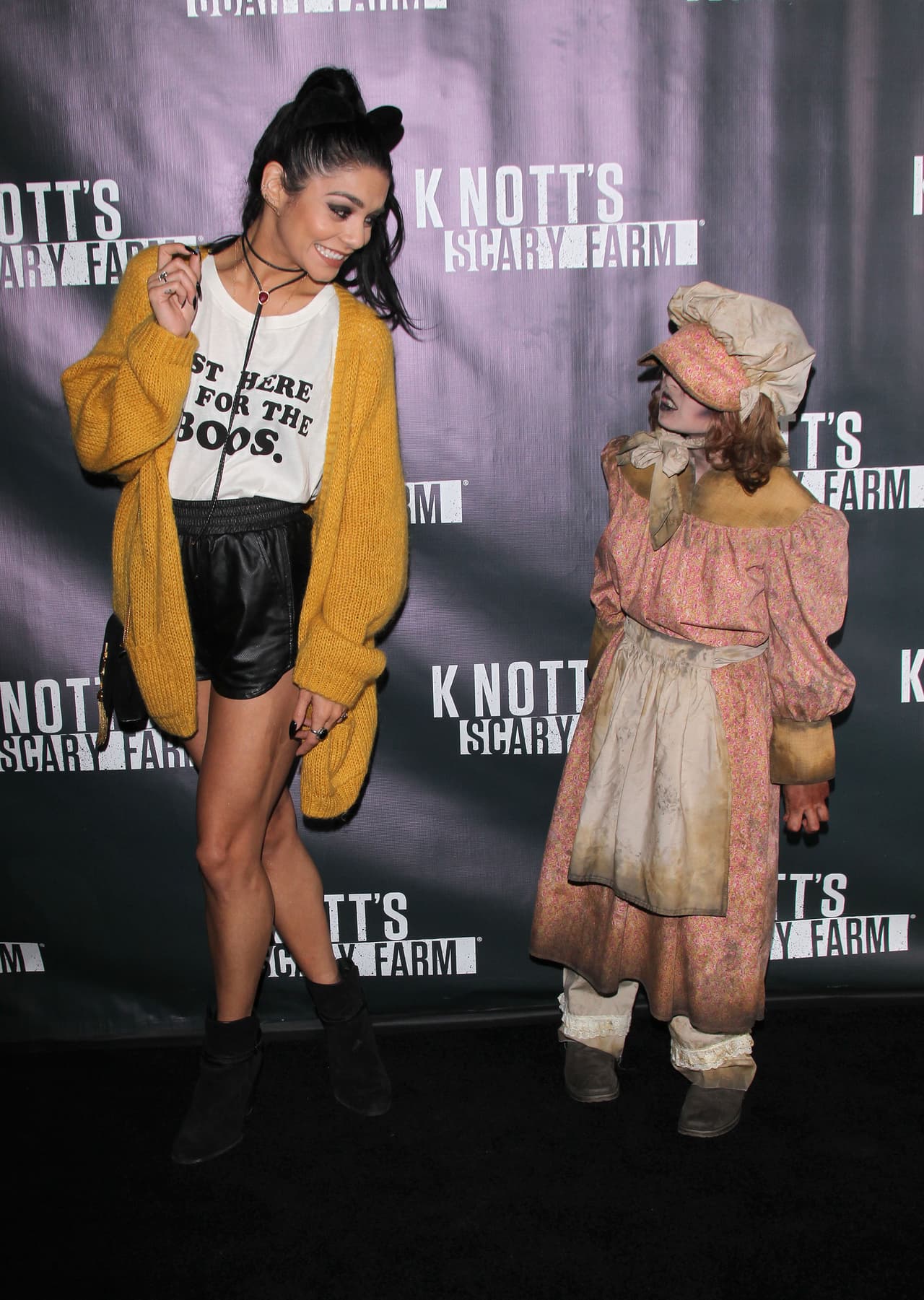 Una niña muy tenebrosa se acercaba a Vane...