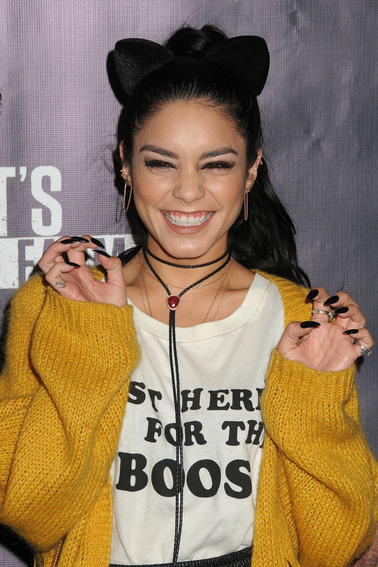¡Vanessa Hudgens ya esta lista para 'halloween' con su disfraz de gatita sexy!