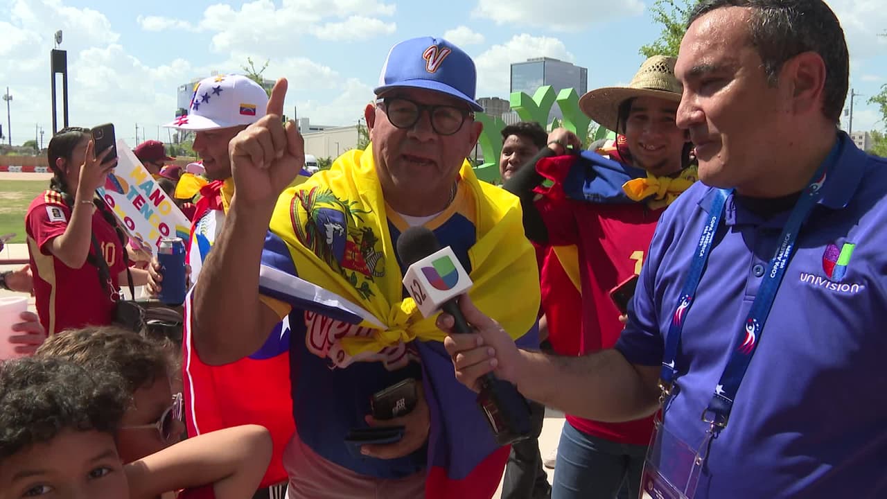 Banderas, playeras y hasta vestidos de arepa: el peculiar apoyo de los venezolanos a la Vinotinto