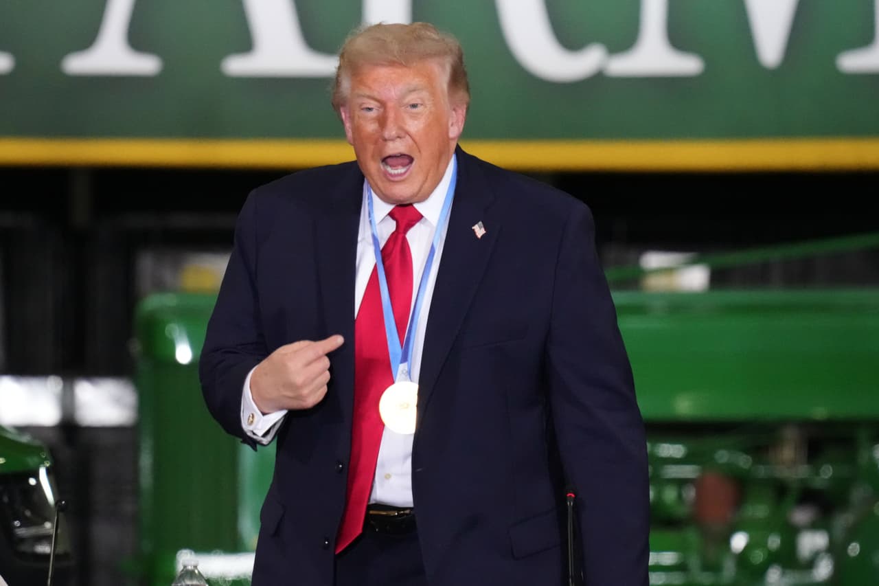 Donald Trump participa en un evento público tras regresar a la presidencia de Estados Unidos en enero de 2025.