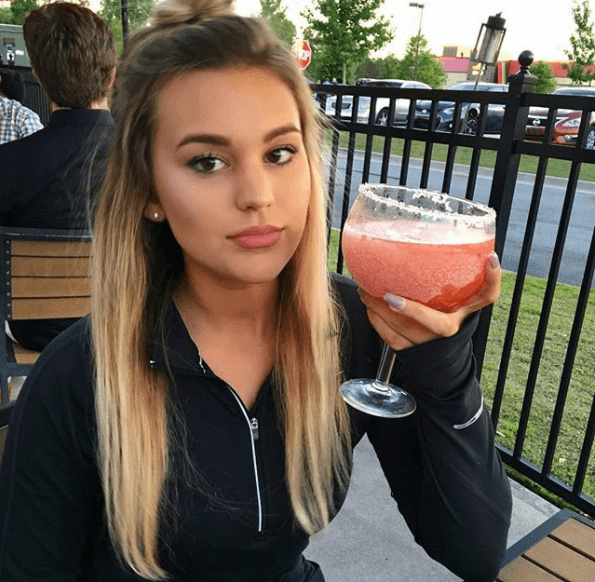 De acuerdo con información del portal BuzzFed, Jessica comentó a sus colegas del gimnasio acerca de publicar en Instagram contenido relacionado con el local.