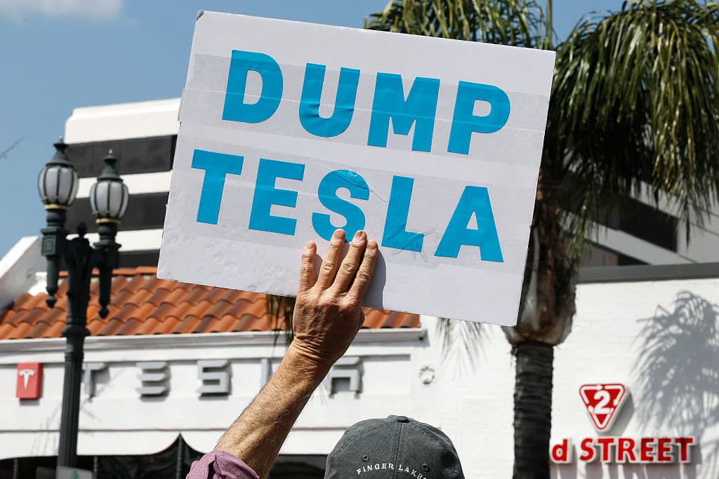 La invitación desde distintas ciudades fue la misma: a deshacerse de los autos Tesla, para que Elon Musk sienta la pérdida que enfentan los desempleados por las nuevas políticas del DOGE.