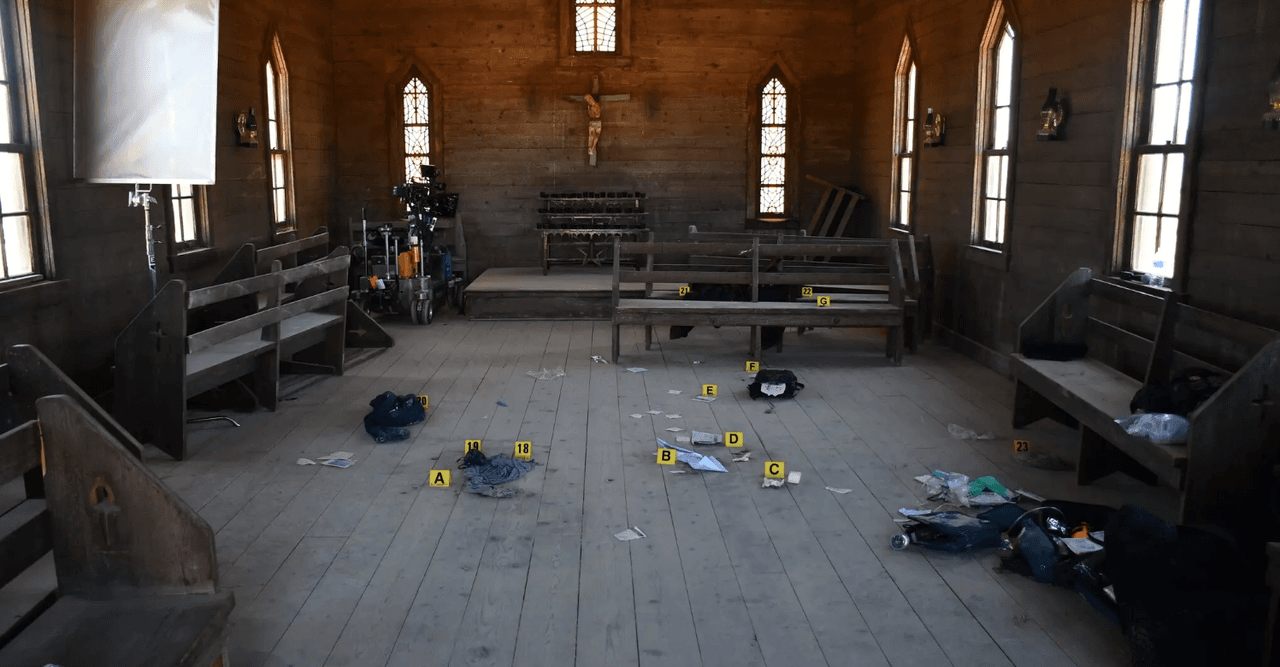 La oficina del alguacil del condado de Santa Fe, en Nuevo México, ha publicado este lunes los archivos asociados con la "investigación en curso" sobre la
<a href="https://www.univision.com/famosos/halyna-hutchins-familia-exige-respuestas-tragico-accidente-alec-baldwin">muerte accidental de Halyna Hutchins</a>, la directora de Fotografía de la película 'Rust', durante un ensayo en octubre cuando el actor y productor
<a href="https://www.univision.com/famosos/alec-baldwin-primera-entrevista-abc-muerte-halyna-hutchins">Alec Baldwin disparó un arma de utilería cargada,</a> dijo en un comunicado. Los archivos incluyen fotos de la munición del set e informes de los exámenes.
<br>